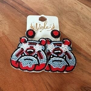 NEW! Gray Bulldog Bead earrings SUPER CUTE!